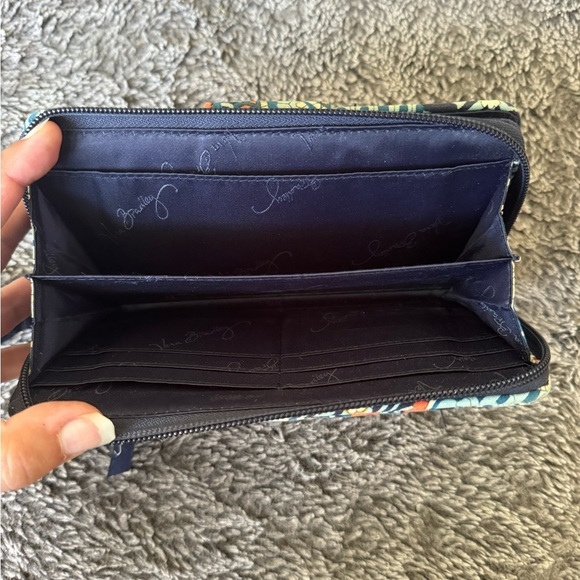 VERA BRADLEY Marrakesh Zip Around Bi Fold Wallet - Picture 4 of 10